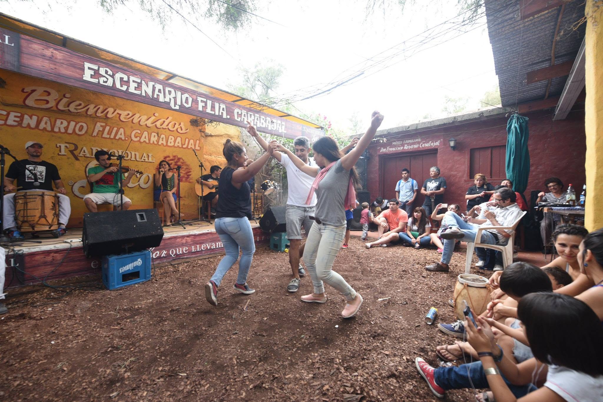 La Banda se viste de folklore para celebrar a la Abuela Carabajal