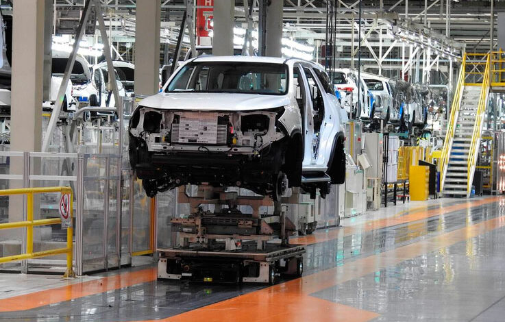 La producción de autos cayó 16% en julio y las exportaciones sostuvieron la actividad