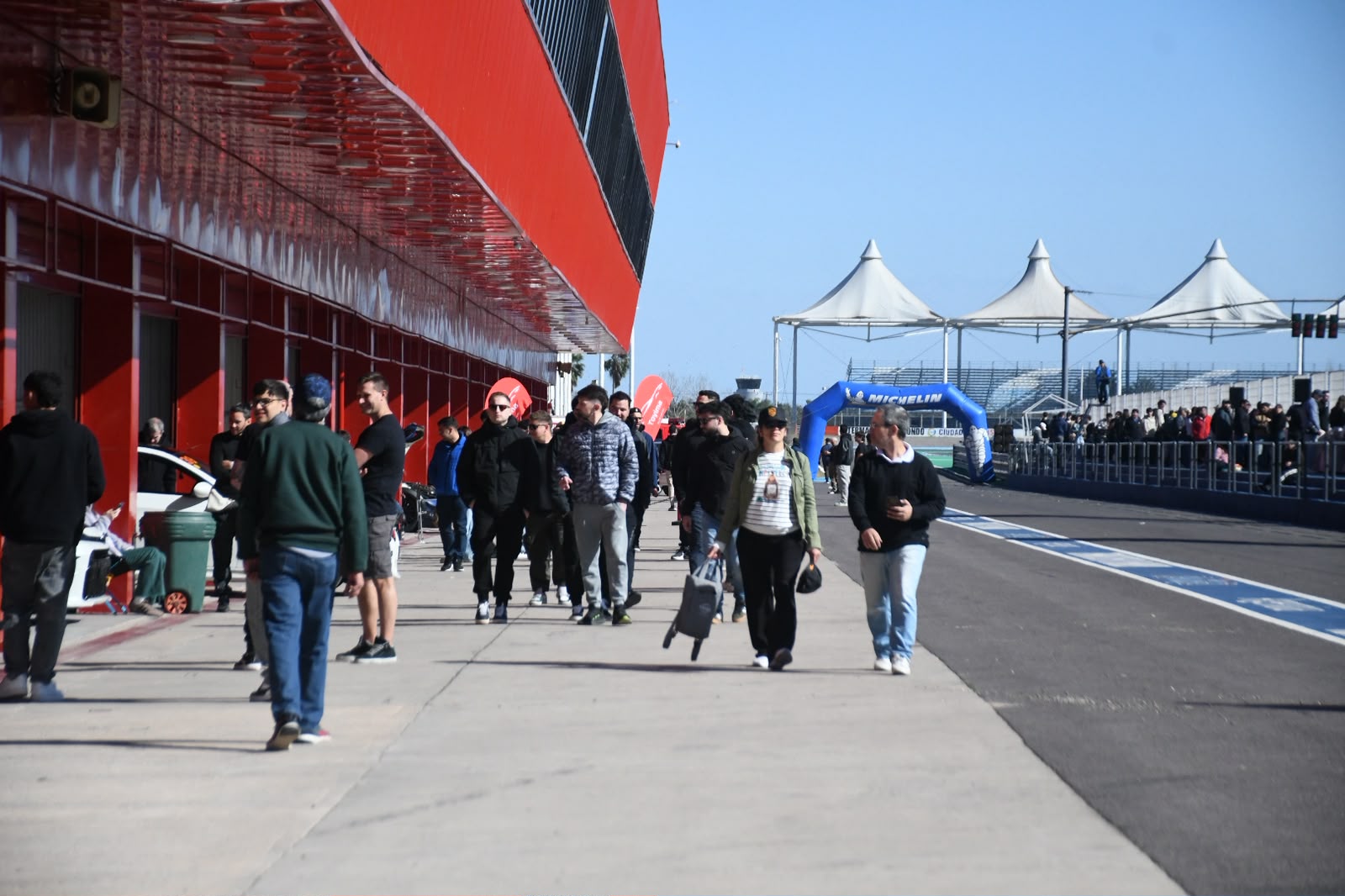 Track Day Argentina: más de 100 autos de alta gama compiten en Termas