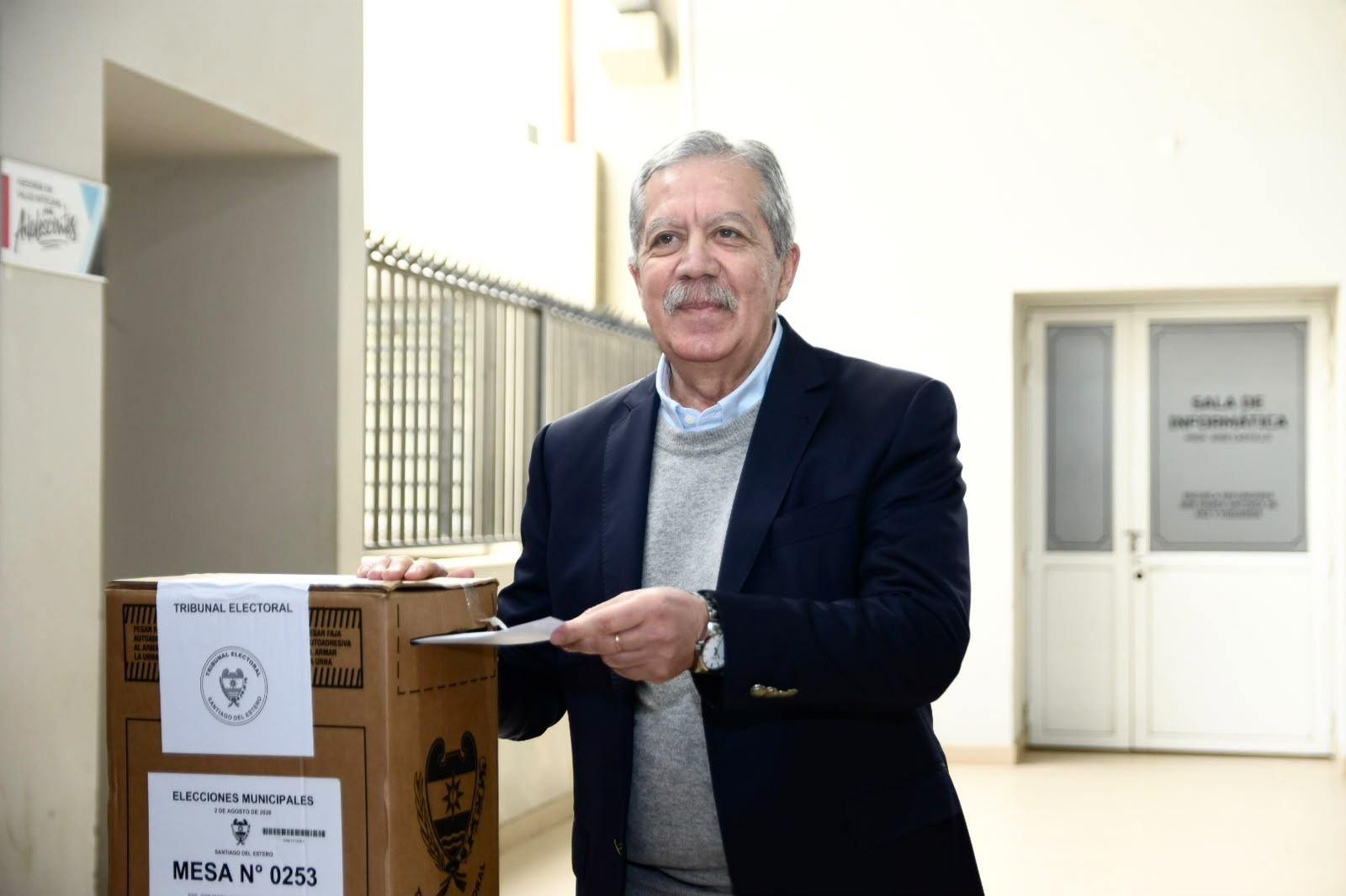 El gobernador Elías Suárez destacó la importancia de los comicios municipales tras emitir su voto