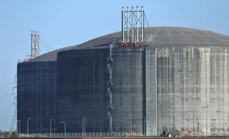 Las petroleras YPF, Eni y XRG invertirán 51.000 millones de dólares en gas licuado argentino