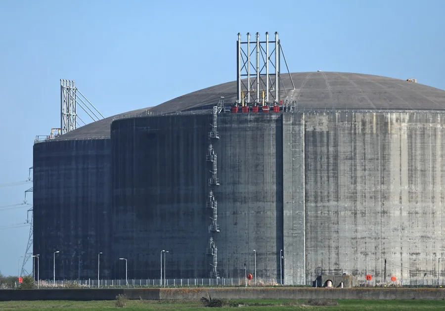 Las petroleras YPF, Eni y XRG invertirán 51.000 millones de dólares en gas licuado argentino