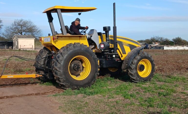 Roturación de tierras: la ADT Añatuya acompaña a productores de Campo Rosso
