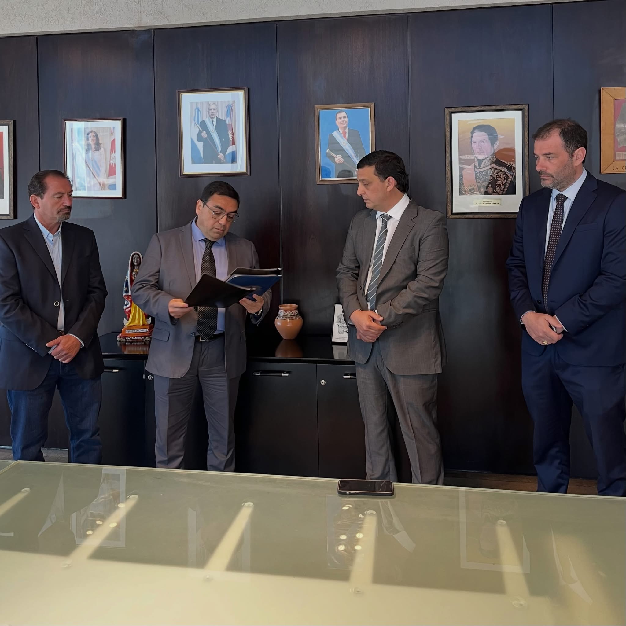 El ministro de Economía puso en funciones al nuevo director de Comercio