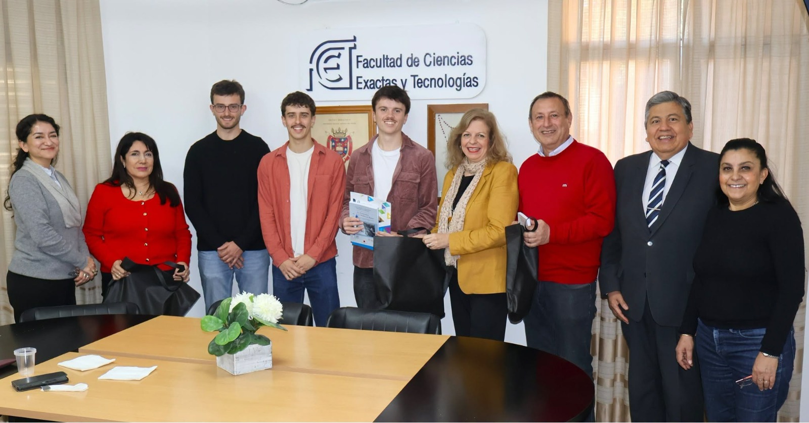 La UNSE recibe a estudiantes franceses para fortalecer el intercambio académico