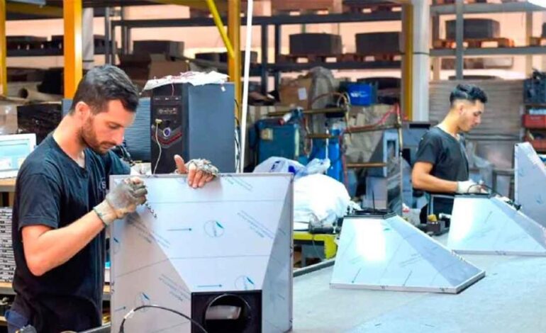La economía argentina retrocedió 0,6% en el segundo trimestre y la inversión volvió a caer