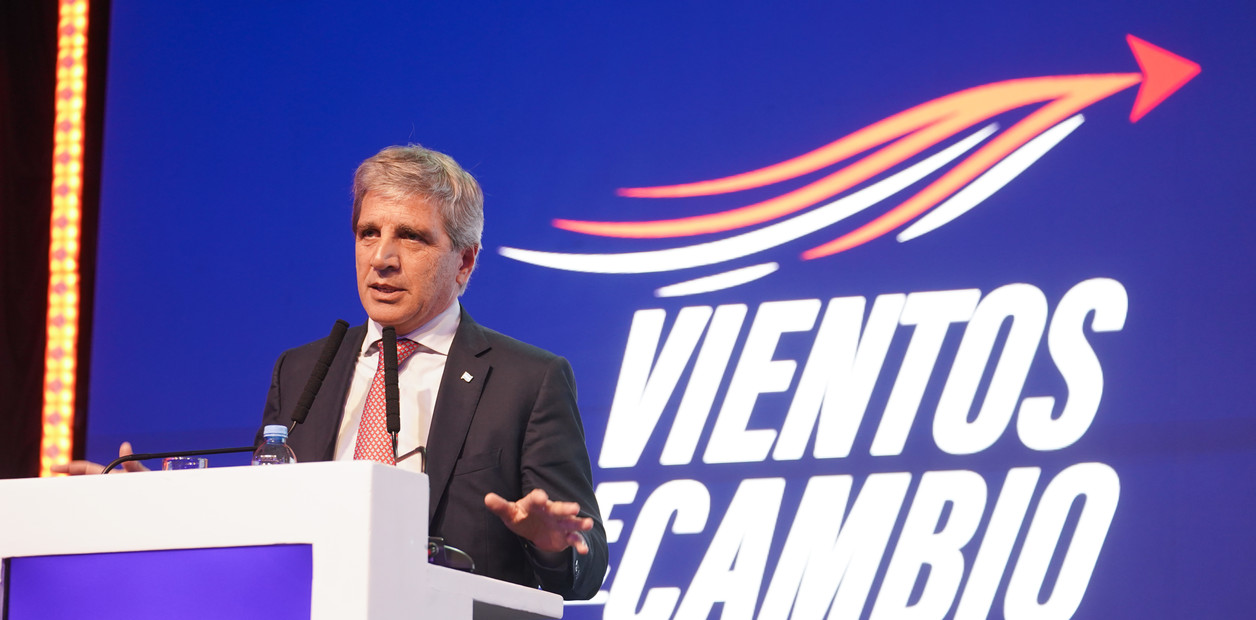 Caputo defendió el brutal ajuste de Milei y cruzó a los industriales: “Este proceso implica que van a necesitar reconvertirse”