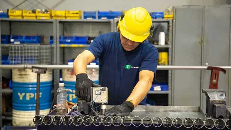 El empleo formal privado cayó por 13° mes consecutivo y volvió a niveles de 2014