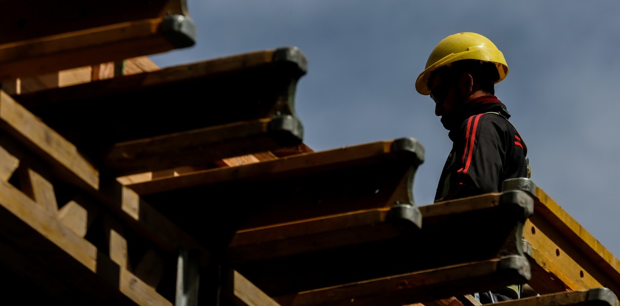 La industria y la construcción profundizan la caída: en julio retrocedieron 5%