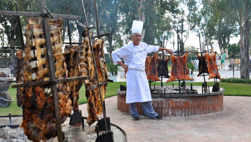 Termas de Río Hondo apuesta a la gastronomía regional para atraer turistas con el Concurso de Asadores de Cabritos