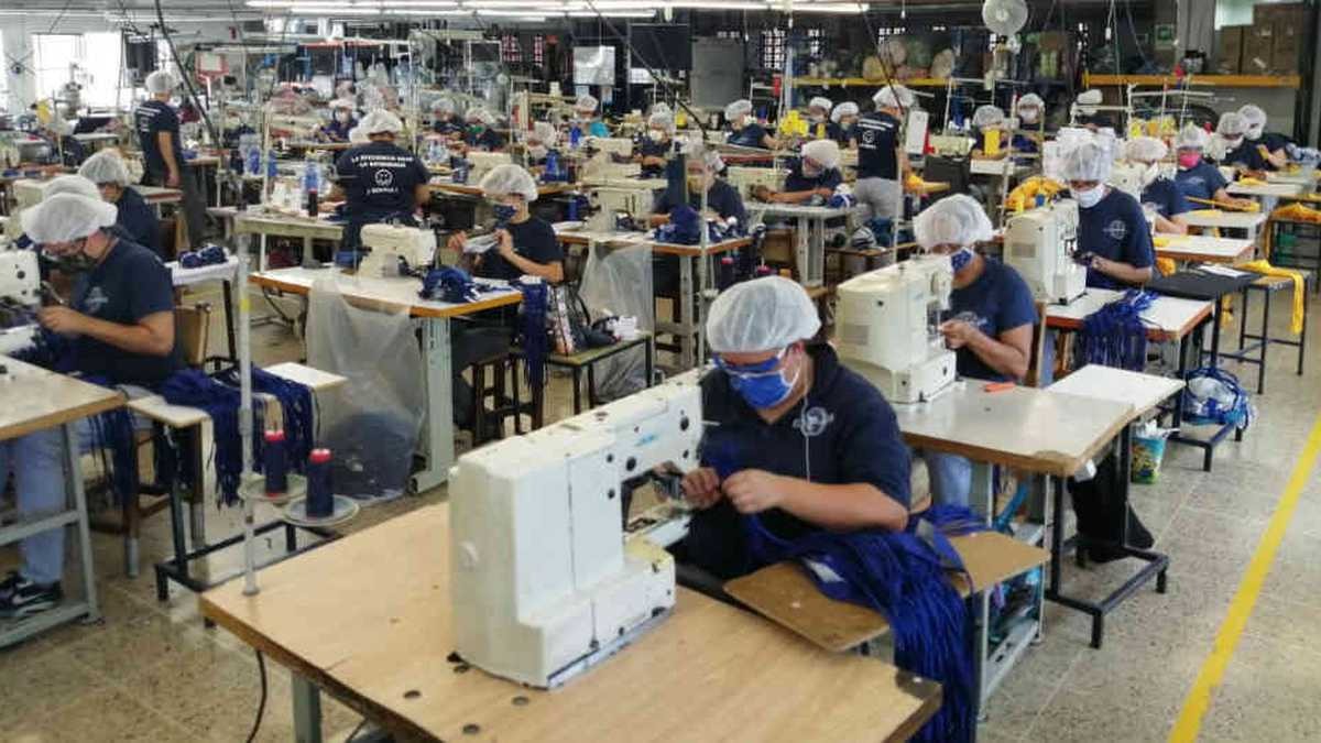 Se trabaja más, pero la productividad por hora cayó un 6% en la última década