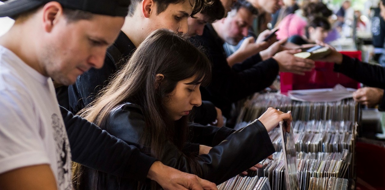 Convocan a emprendedores y feriantes para participar de la 2° Feria de Vinilos en Santiago del Estero
